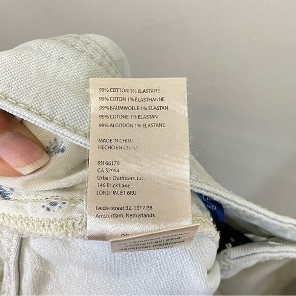 Pilcro Distressed Mid-Rise Slim Boyfriend Jeans in Ocean Studio Size 29 - Picture 12 of 15